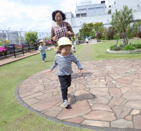 私たちのビジョン　自立と共生を求めて　個性が響きあう　しなやかな社会を目指します　保育の写真